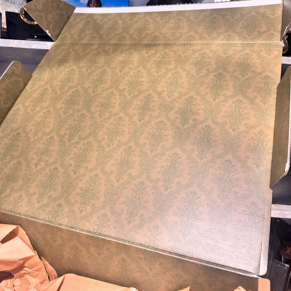 Gucci Designer Shipping Box - Picture 3 of 7